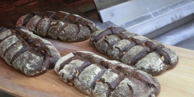 Horneado del falso pan de chocolate y nueces, Agustí Costa