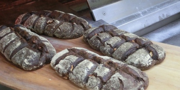 Horneado del falso pan de chocolate y nueces, Agustí Costa